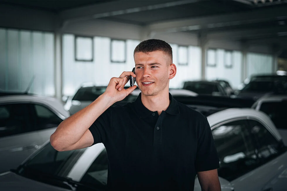 Ausbildung automobilkaufmann frau 980x654