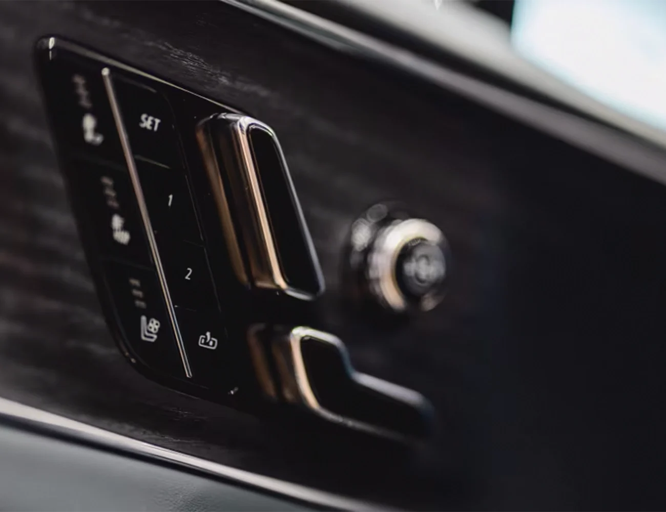 Autohaus wiens muenster cadillac lyriq memory sitze