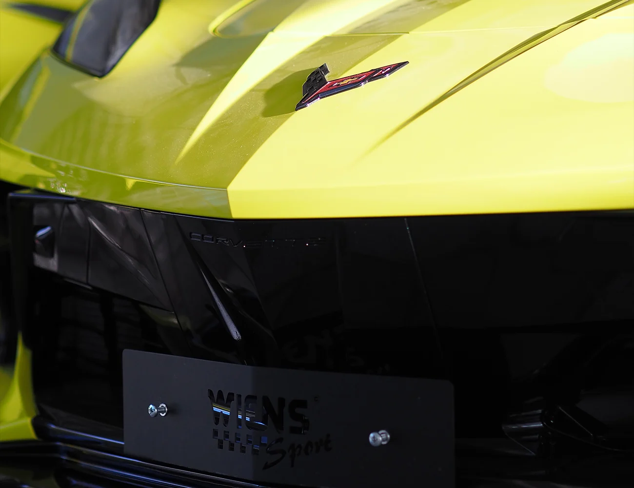 Corvette c8 front logo gelb wiens sport