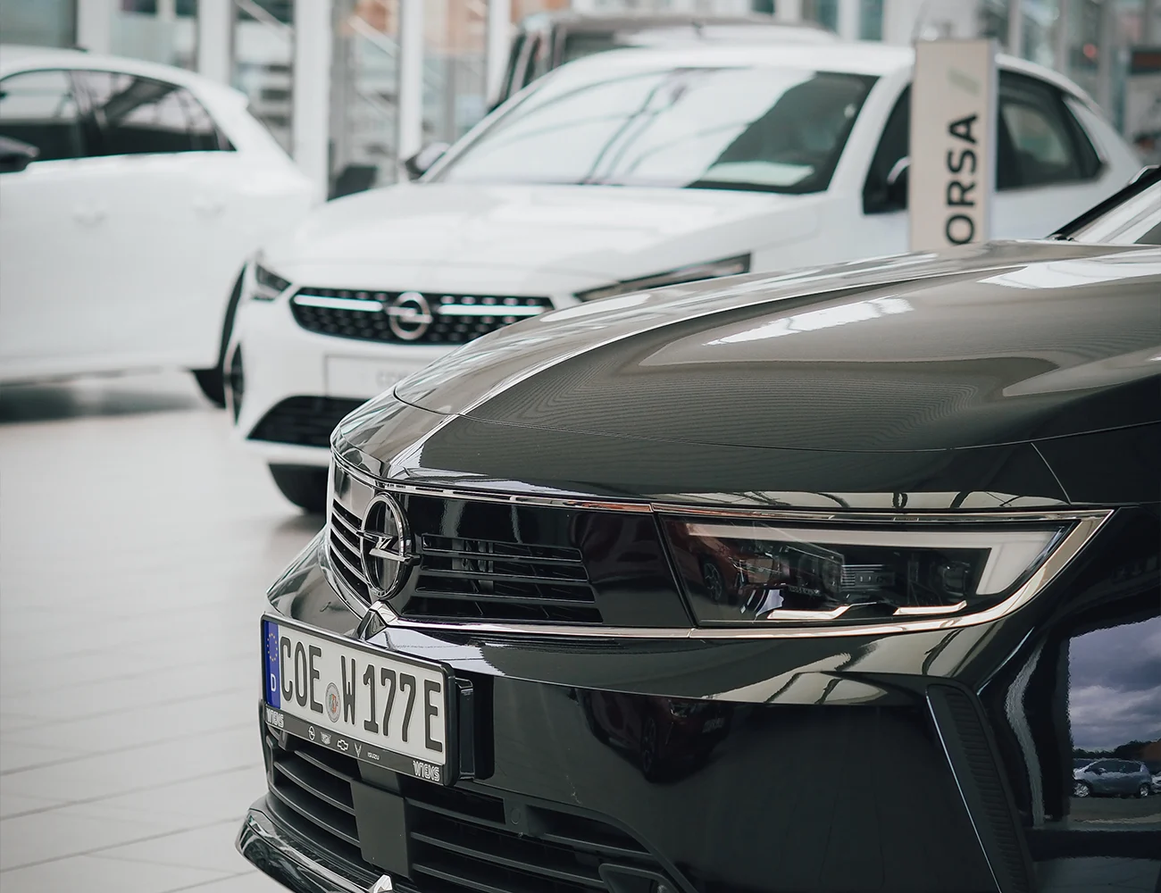 Opel frontgrill blitz logo schwarz