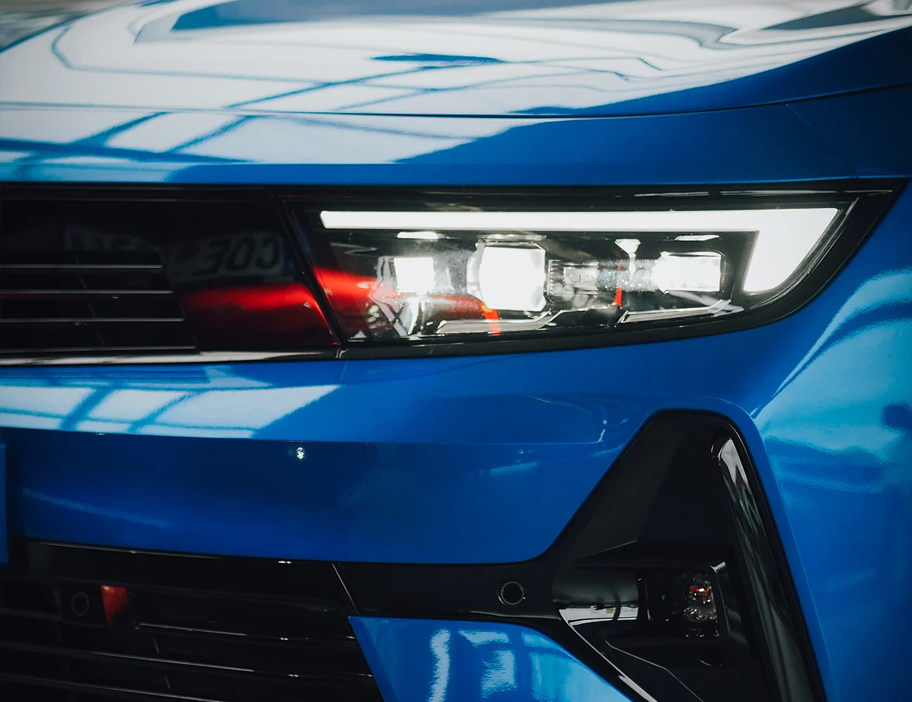 Opel frontscheinwerfer detail blau
