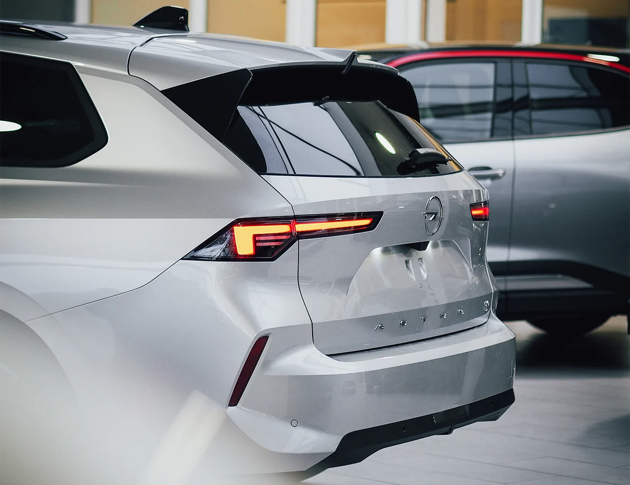 Opel heckansicht ruecklicht weiss